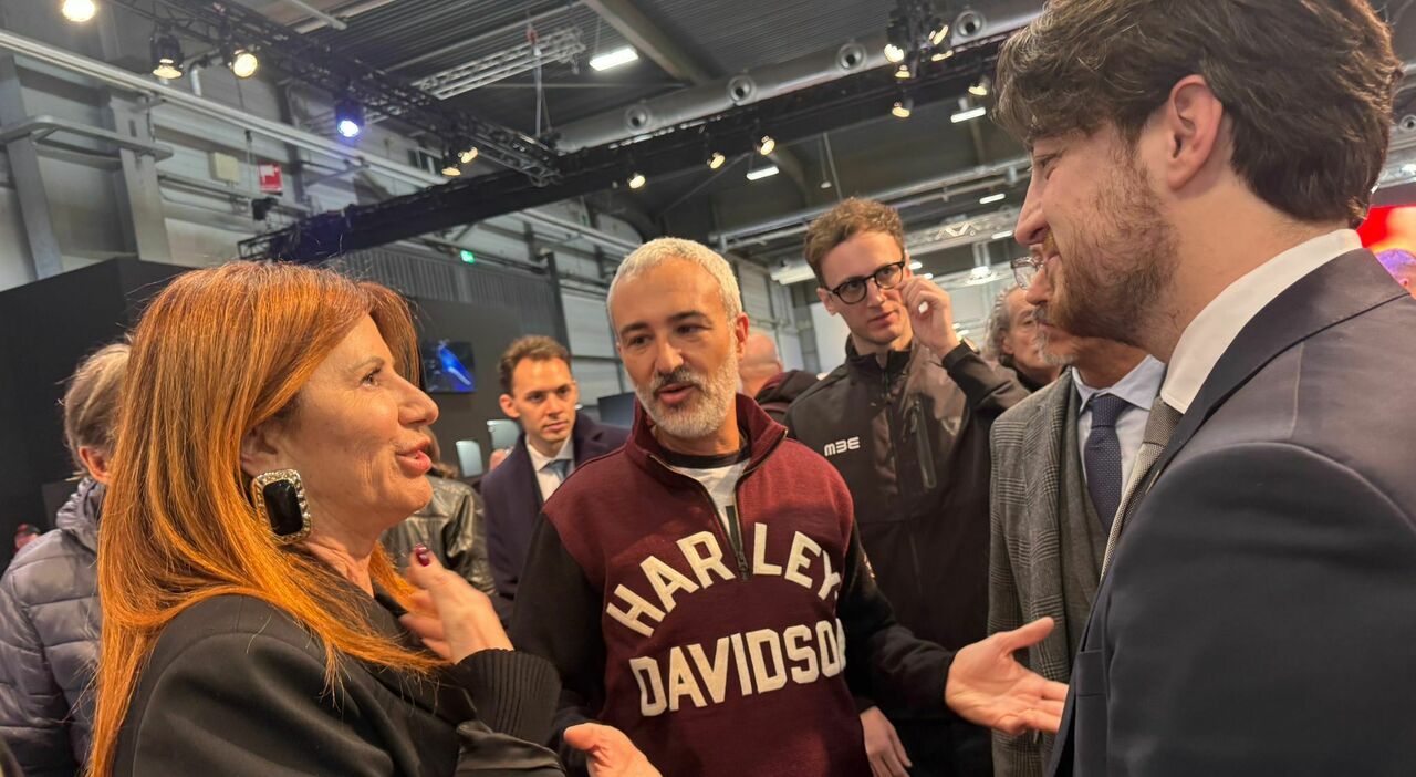 Da sinistra: Paola somma, organizzatrice del VBE, Vanni di Harley e il presidente Stefani