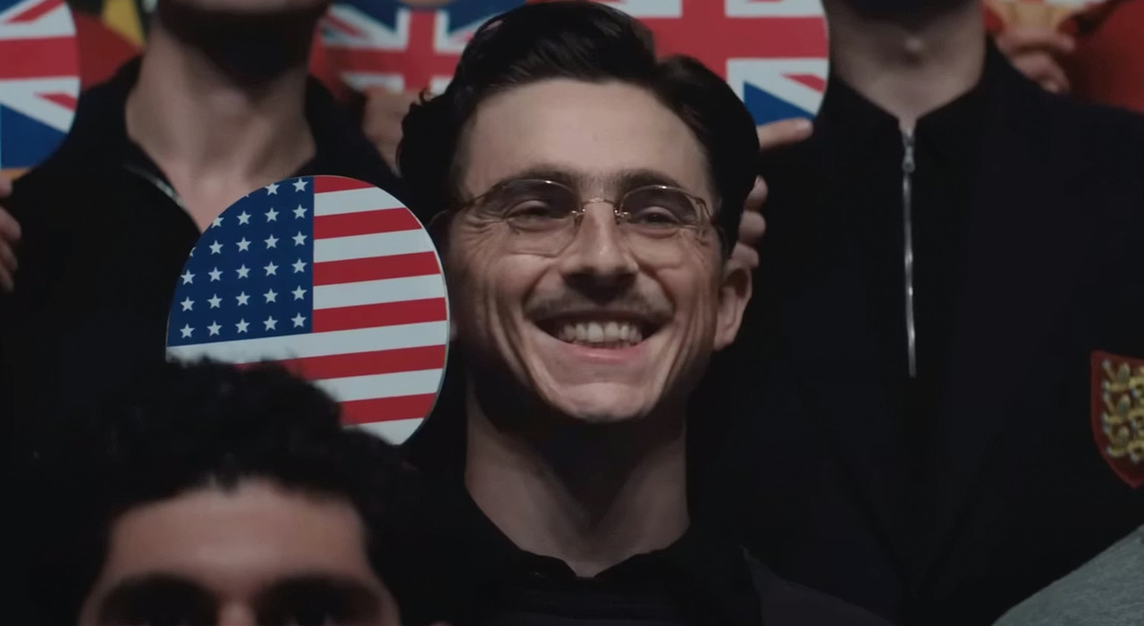 Dopo essere stato la storica voce di Nemo e Koda Fratello Orso, il doppiatore continua a prestare il suo timbro all'attore franco-americano