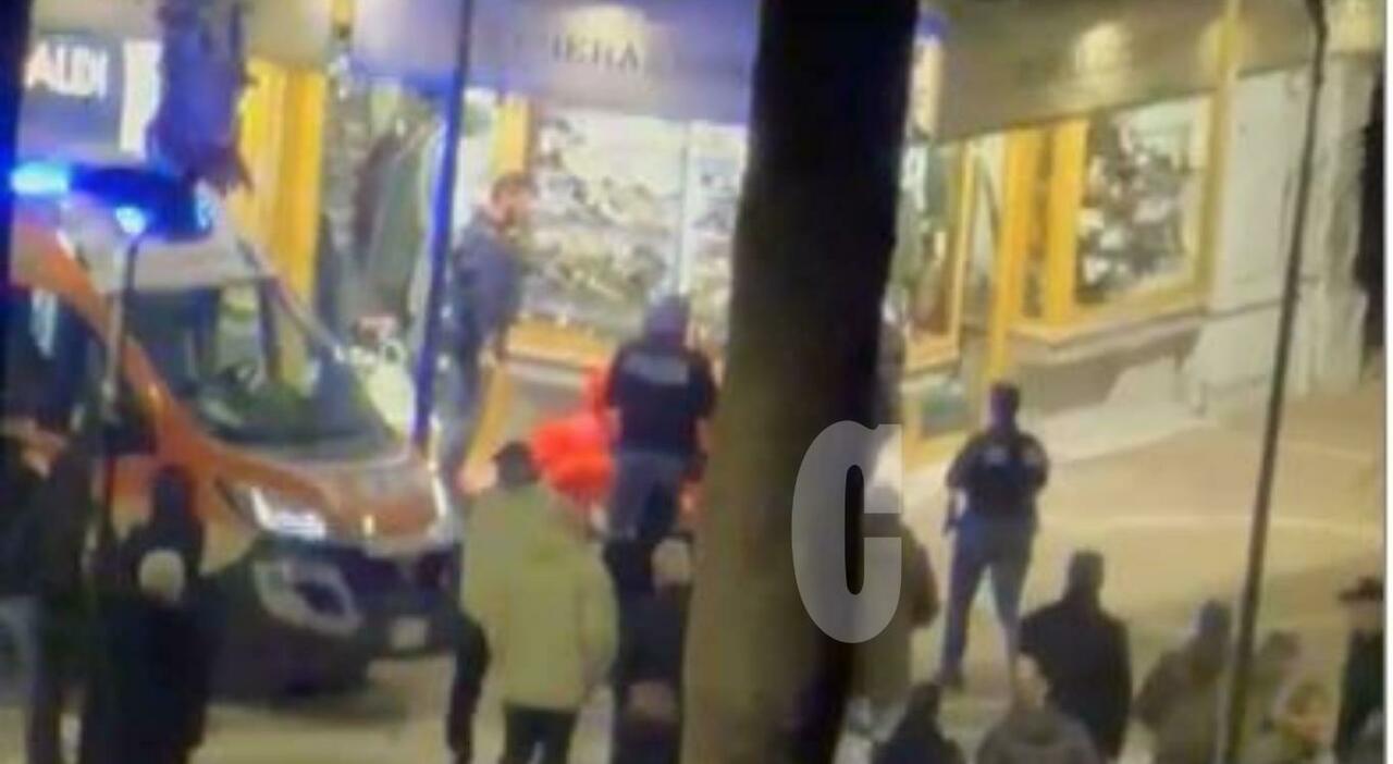 Accoltellato in centro a San Benedetto, 27enne in gravi condizioni: un altro uomo ferito vicino la stazione Accoltellato in centro a San Benedetto, 27enne in gravi condizioni: un altro uomo ferito vicino la stazione