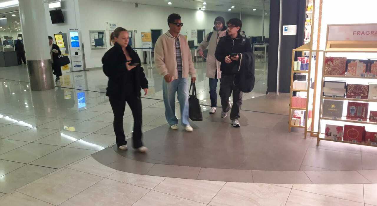 infortunio napoli neres si opera a londra questa mattina la partenza da Ilmattino.it infortunio napoli neres si opera a londra questa mattina la partenza