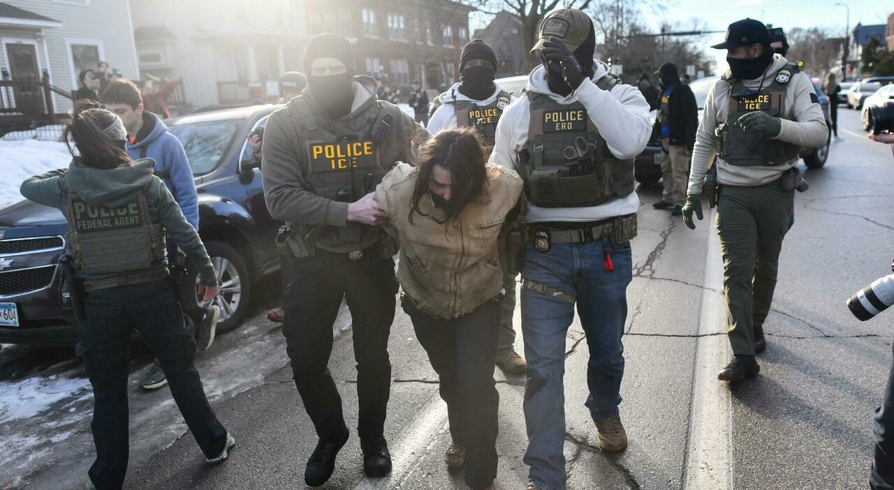 ice chi sono gli agenti e che poteri hanno per davvero i dubbi sull addestramento di poche settimane e la questione delle uniformi da Leggo.it ice chi sono gli agenti e che poteri hanno per davvero i dubbi sull addestramento di poche settimane e la questione delle uniformi