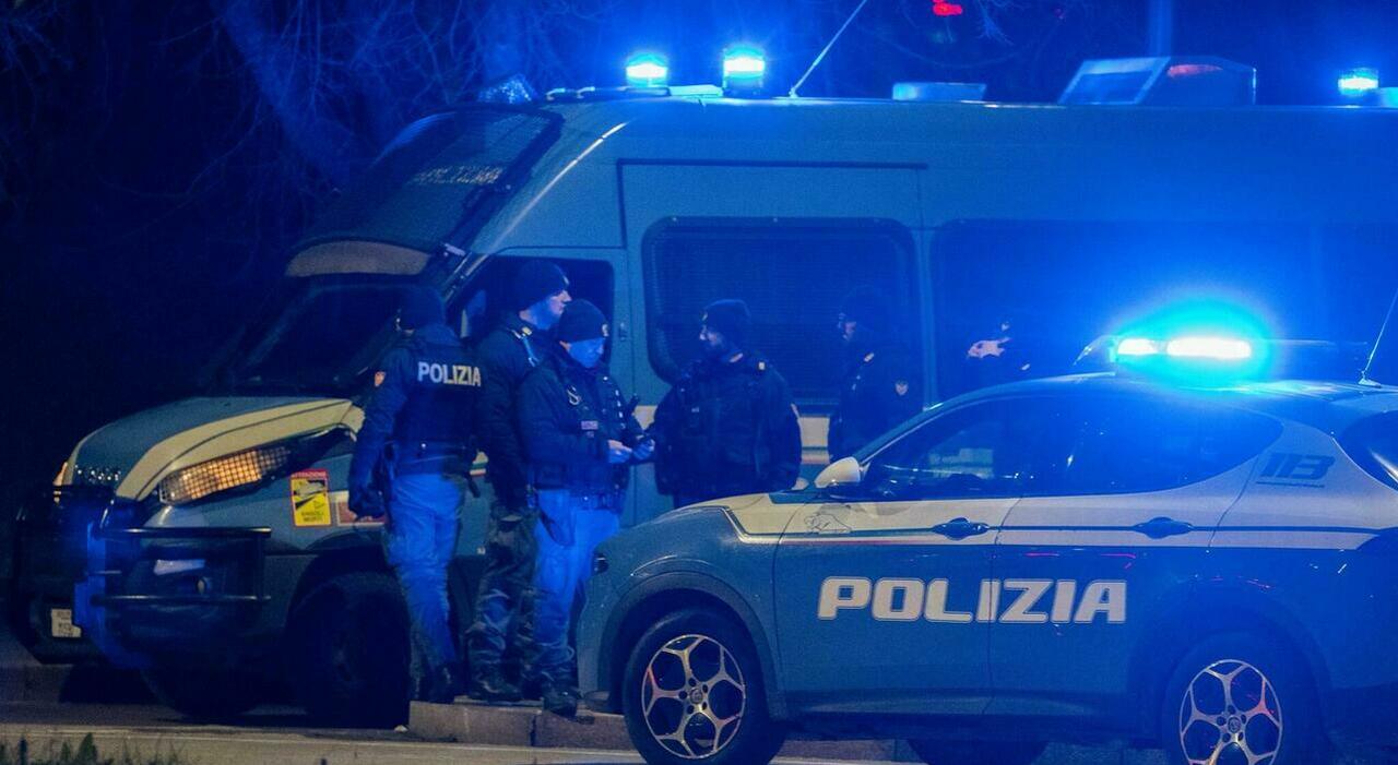 Sparatoria a Milano, morto un 28enne: aveva una pistola replica a salve. Gli spari del poliziotto in borghese alla vista dell