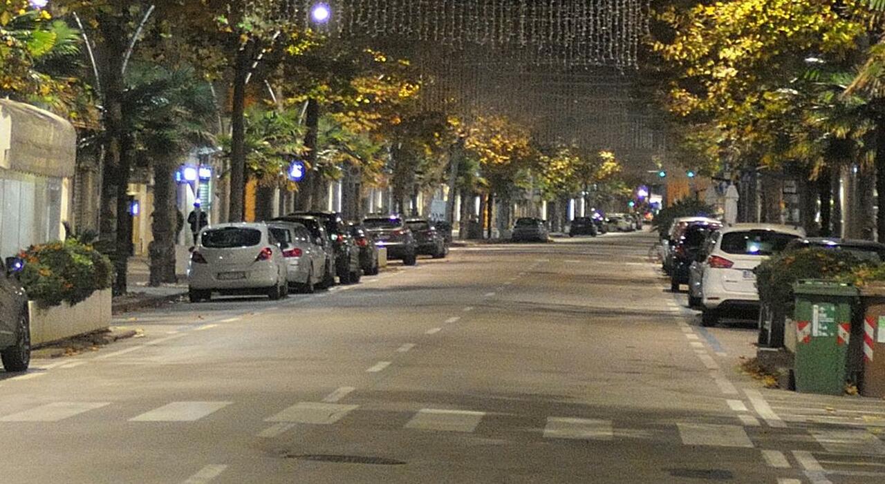 Civitanova, caccia ai maranza dopo la violenza in corso Garibaldi: nessun legame con gli aggressori, le telecamere passate al setaccio