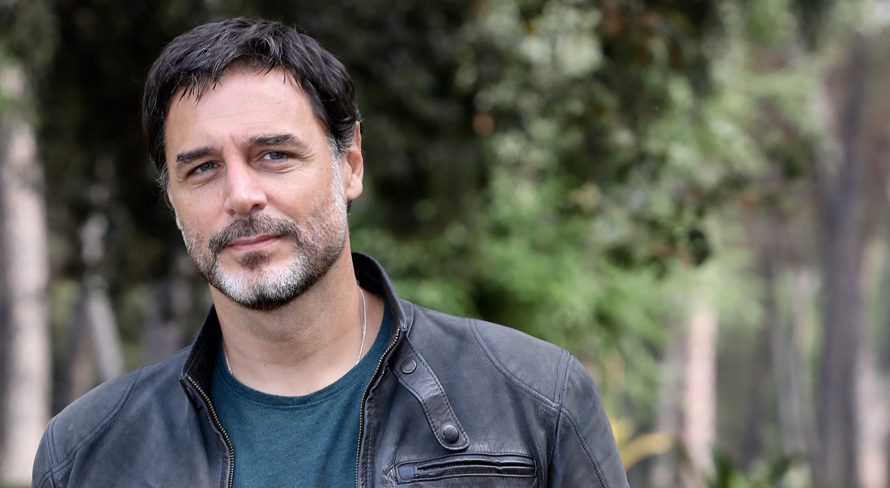 Daniele Pecci, dal flirt con Michelle Hunziker al colpo di fulmine per Anita Caprioli: «I miei mi dicevano di avere un piano B, ma io volevo recitare»