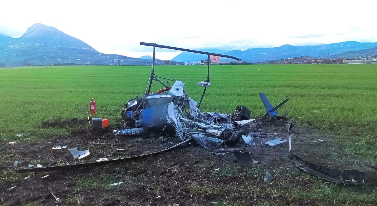 Benevento, elicottero si schianta nel campo dell?Aeroclub: morto un imprenditore Benevento, elicottero si schianta nel campo dell?Aeroclub: morto un imprenditore