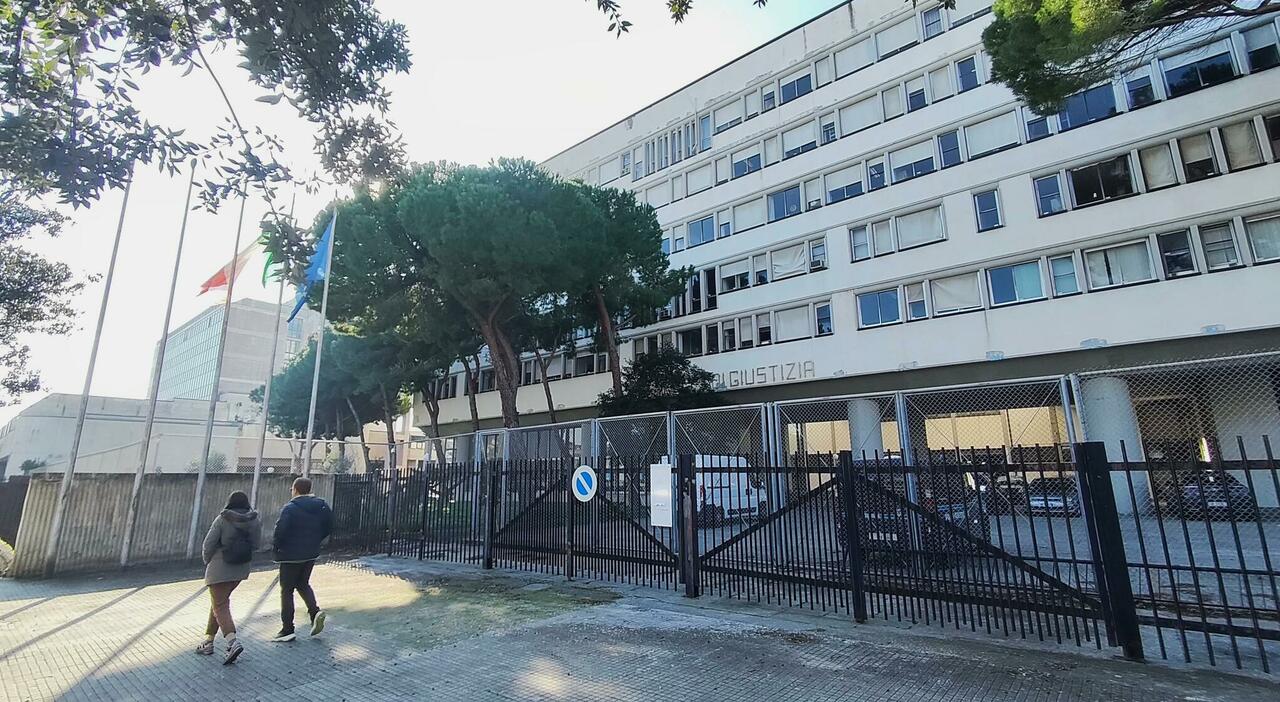 studente di scuola media sbattuto al muro e minacciato di morte dal professore denuncia dei genitori