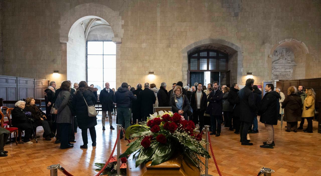 Santangelo, l?addio della città, Bassolino: era molto turbato