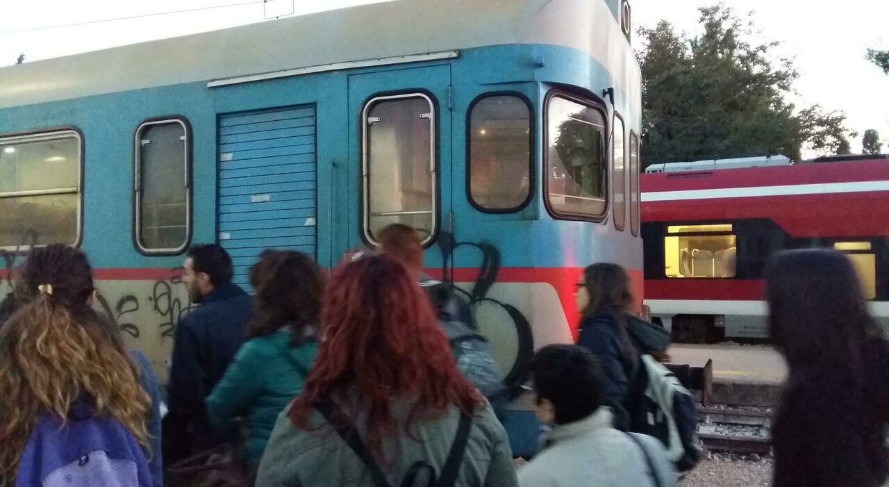 Fse, treni bocciati dai pendolari: pulizia e puntualità da "profondo rosso". Si salvano solo i bus. Le pagelle Fse, treni bocciati dai pendolari: pulizia e puntualità da "profondo rosso". Si salvano solo i bus. Le pagelle