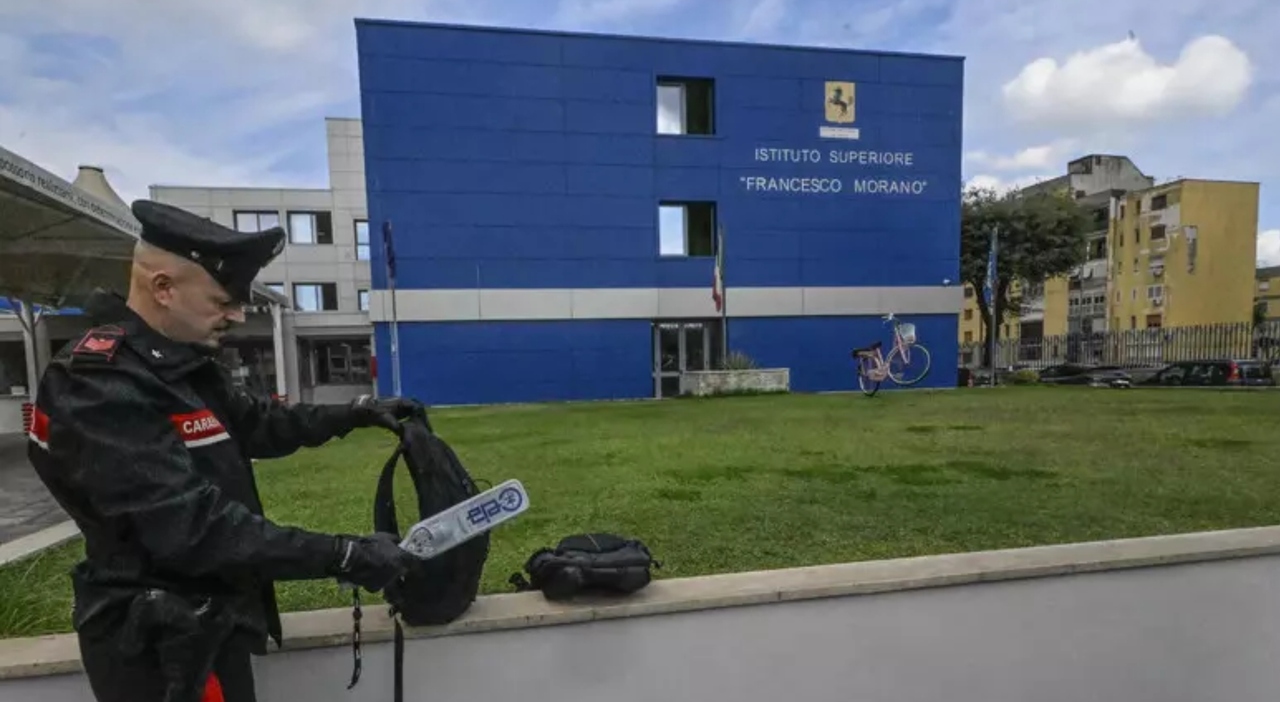 metal detector a scuola i ministri piantedosi e valditara firmano la circolare anti coltelli chi potr224 richiederlo