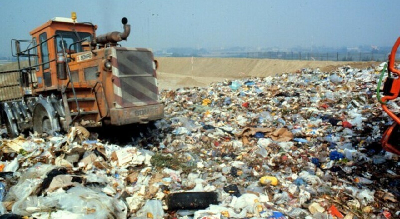 Operazione contro lo smaltimento illecito di rifiuti in Campania: emesse 12 misure cautelari Operazione contro lo smaltimento illecito di rifiuti in Campania: emesse 12 misure cautelari