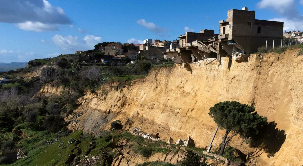 frana niscemi ciciliano il fronte franoso ha superato quello del vajont da Ilmattino.it frana niscemi ciciliano il fronte franoso ha superato quello del vajont