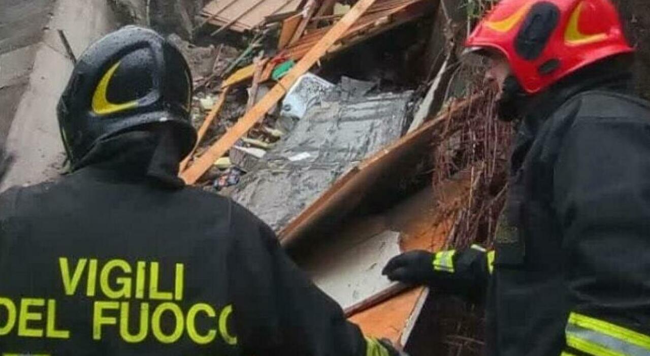 esplode una bombola di gas crolla un edificio si cercano persone sotto le macerie
