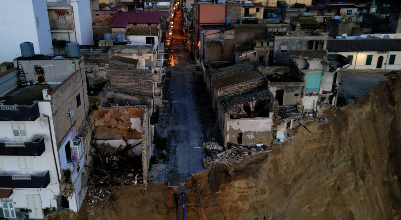 niscemi la lotta contro il tempo e il rischio di altre frane per colpa della pioggia le tappe la ricostruzione e le indagini