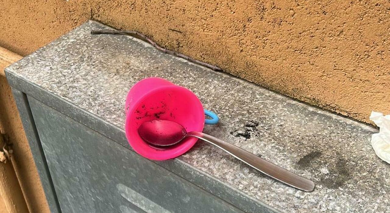 Palazzo da incubo a Mestre: «Trans, via vai di clienti, sporcizia e resti di consumo di droga ovunque» Palazzo da incubo a Mestre: «Trans, via vai di clienti, sporcizia e resti di consumo di droga ovunque»