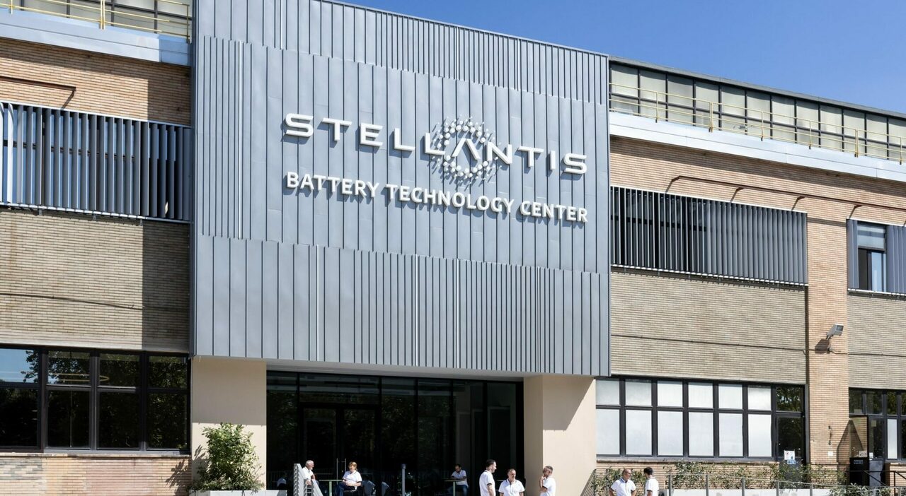 Una fabbrica Stellantis in Algeria