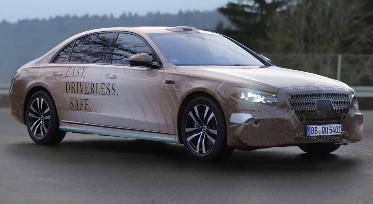 Mercedes Classe S diventer&agrave; un robotaxi di lusso