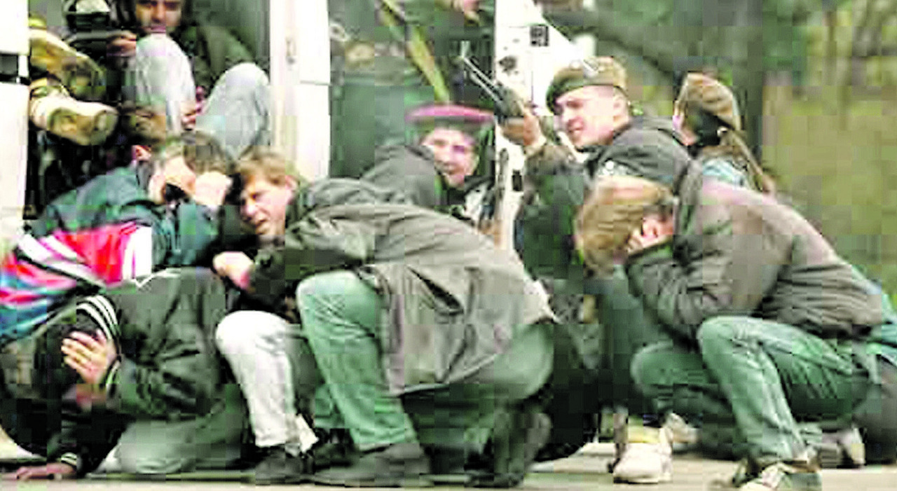 Cecchini italiani a Sarajevo su bambini, donne e anziani. Camionista friulano 80enne indagato per omicidio: «Si vantava di aver fatto caccia all