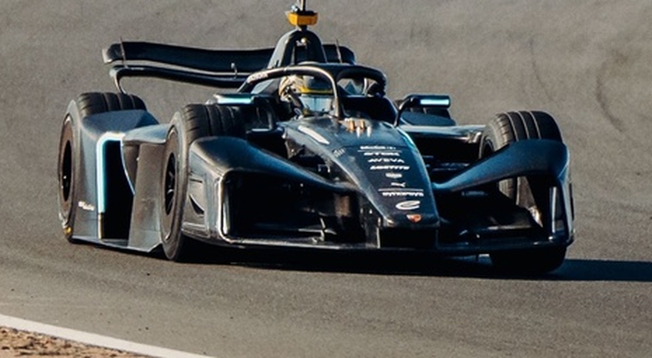 La Porsche Gen4 di Formula E durante i test in pista