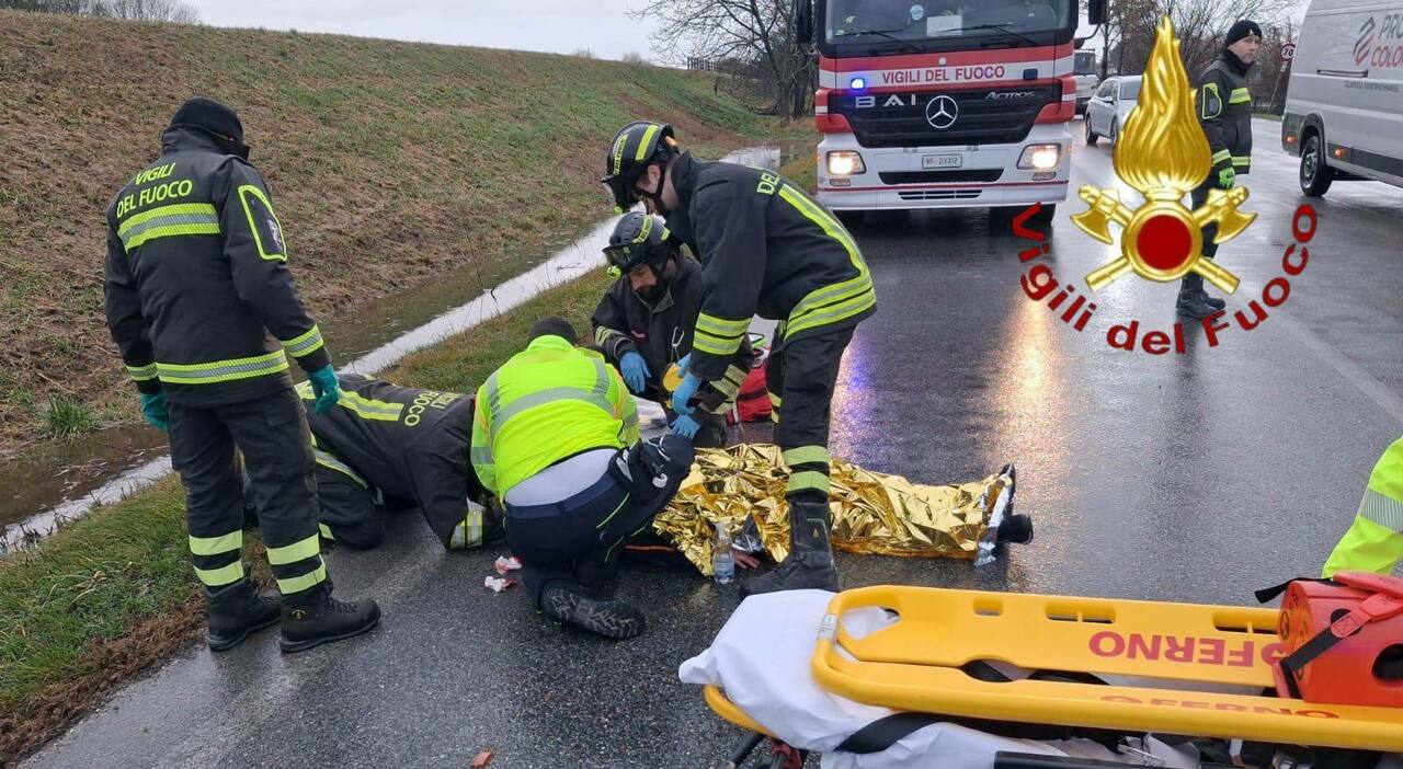ragazza travolta in bici in viale aldo moro la giovane ferita 232 stata soccorsa a bordo strada e poi portata in ospedale da Ilgazzettino.it ragazza travolta in bici in viale aldo moro la giovane ferita 232 stata soccorsa a bordo strada e poi portata in ospedale