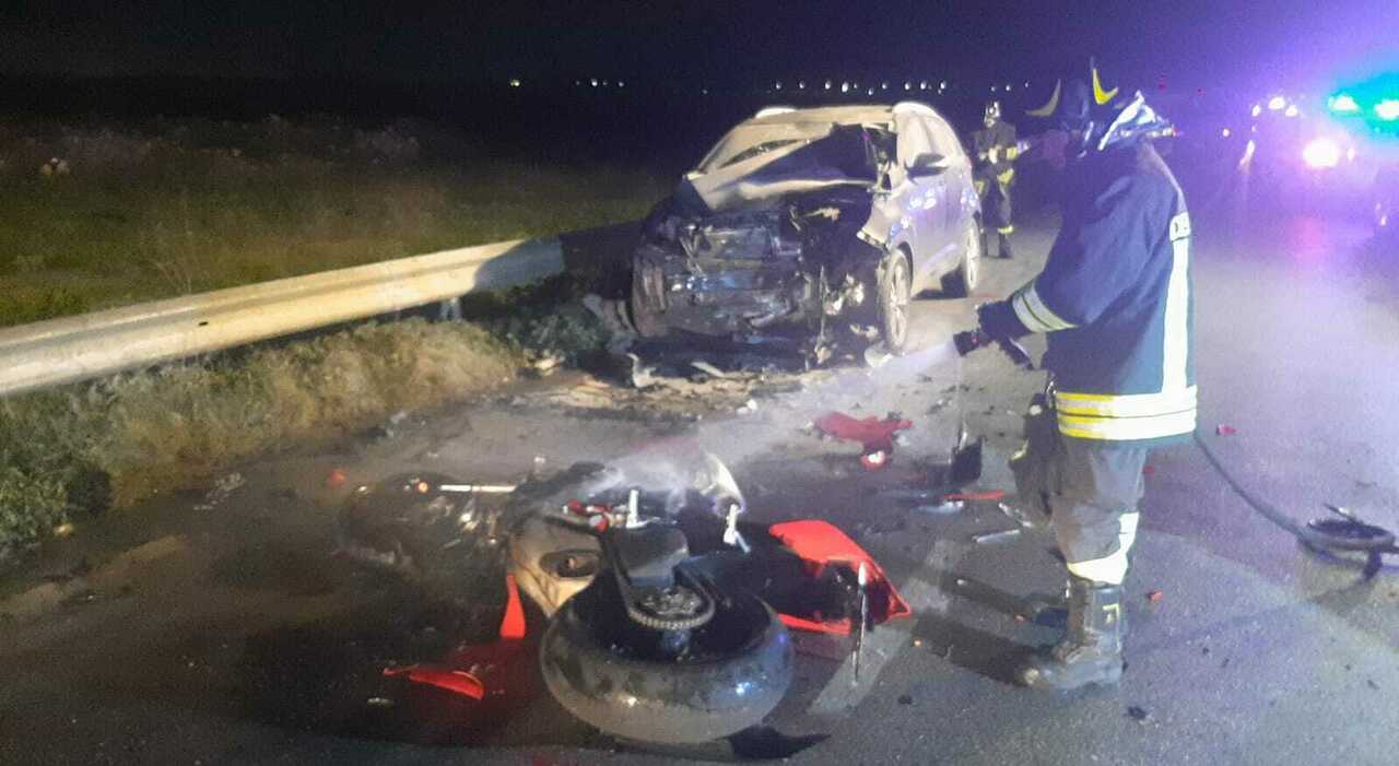 incidente stradale con la moto contro un auto grave motociclista