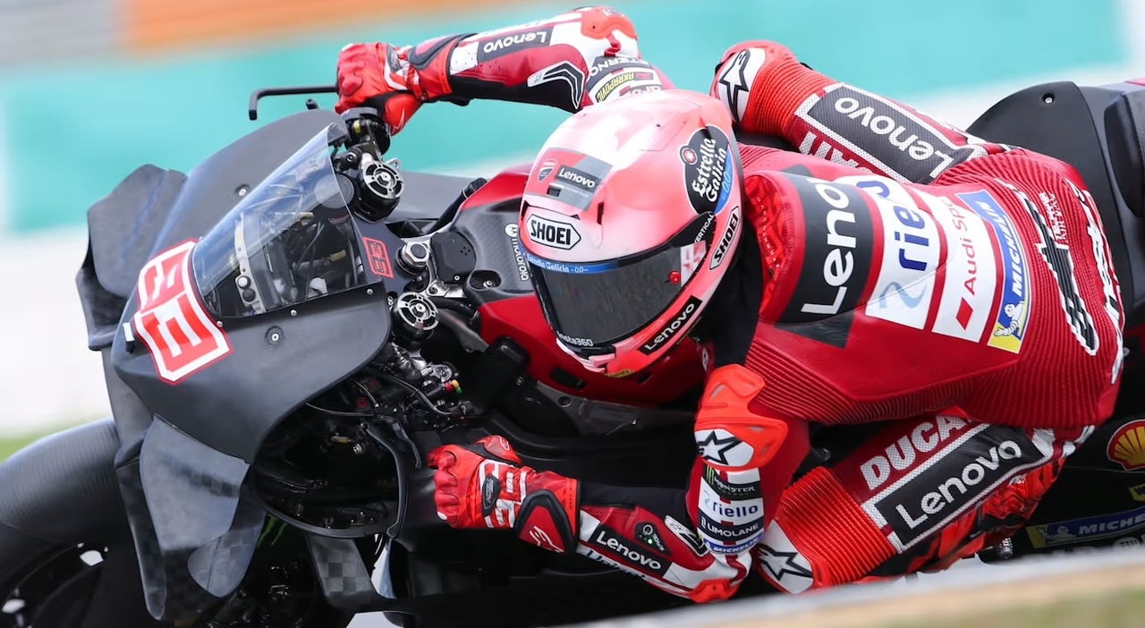 Marc Marquez sulla nuova Ducati durante i test di Sepang