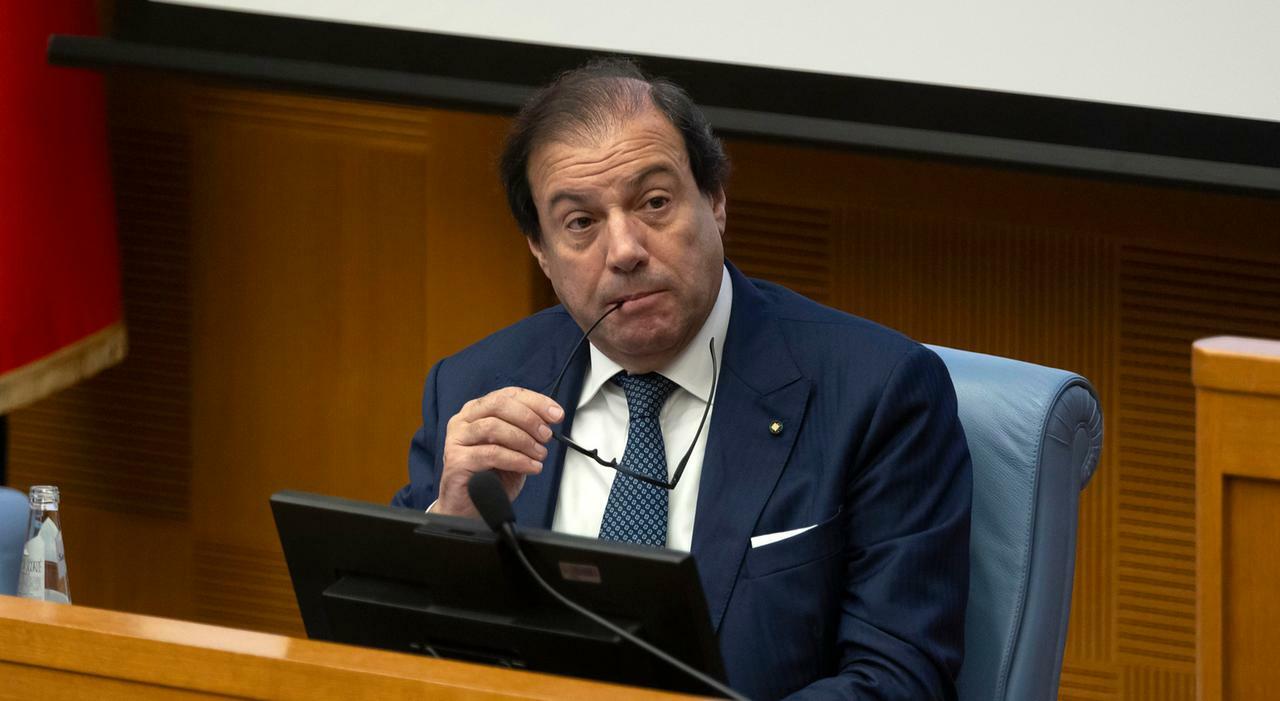 Il viceministro dell’Economia Maurizio Leo, durante il convegno sulla riforma fiscale all’interno dell’aula dei gruppi parlamentari. Roma 13 marzo 2024. ANSA/MASSIMO PERCOSSI