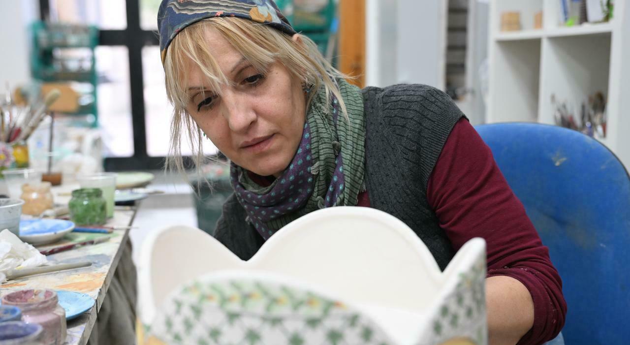 Intervista ad Ada Colapetella: «Io, ceramista tra montagne e fiumi resto in Campania per creare bellezza»