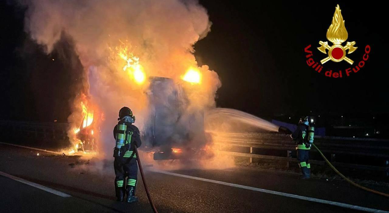 https://statics.cedscdn.it/photos/MED_HIGH/2026/02/07/9345336_07103100_incendio_furgone_autostrada_a31_pompieri_vicenza.jpg