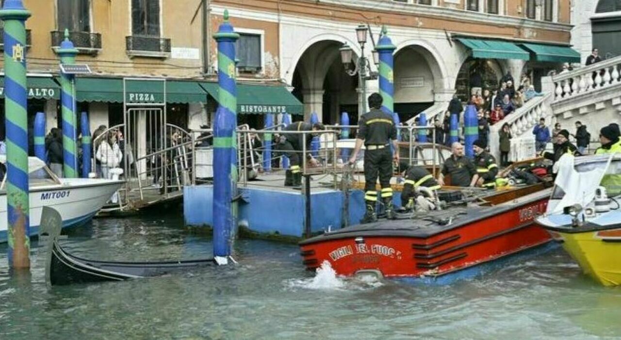 https://statics.cedscdn.it/photos/MED_HIGH/2026/02/08/9347512_08192036_incidente_canal_grande_venezia_gondole_rovesciate.jpg