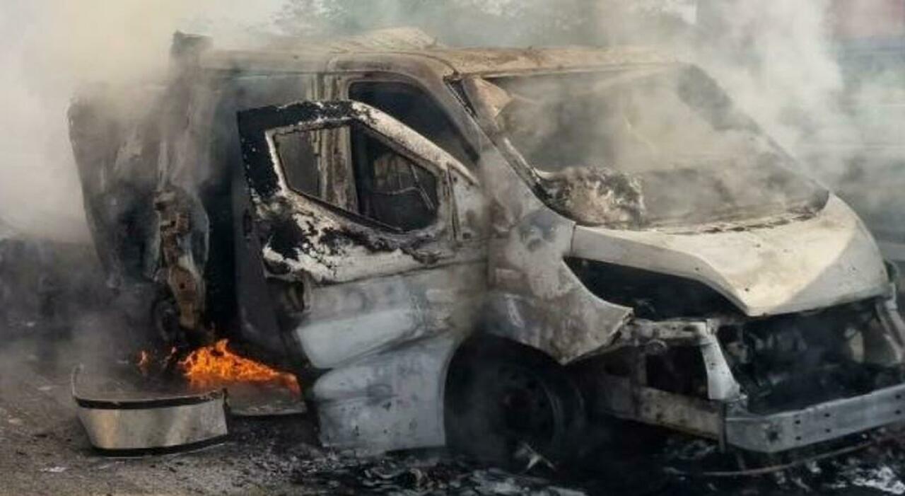 terrore sulla statale assalto ad un portavalori e sparatoria sulla lecce brindisi