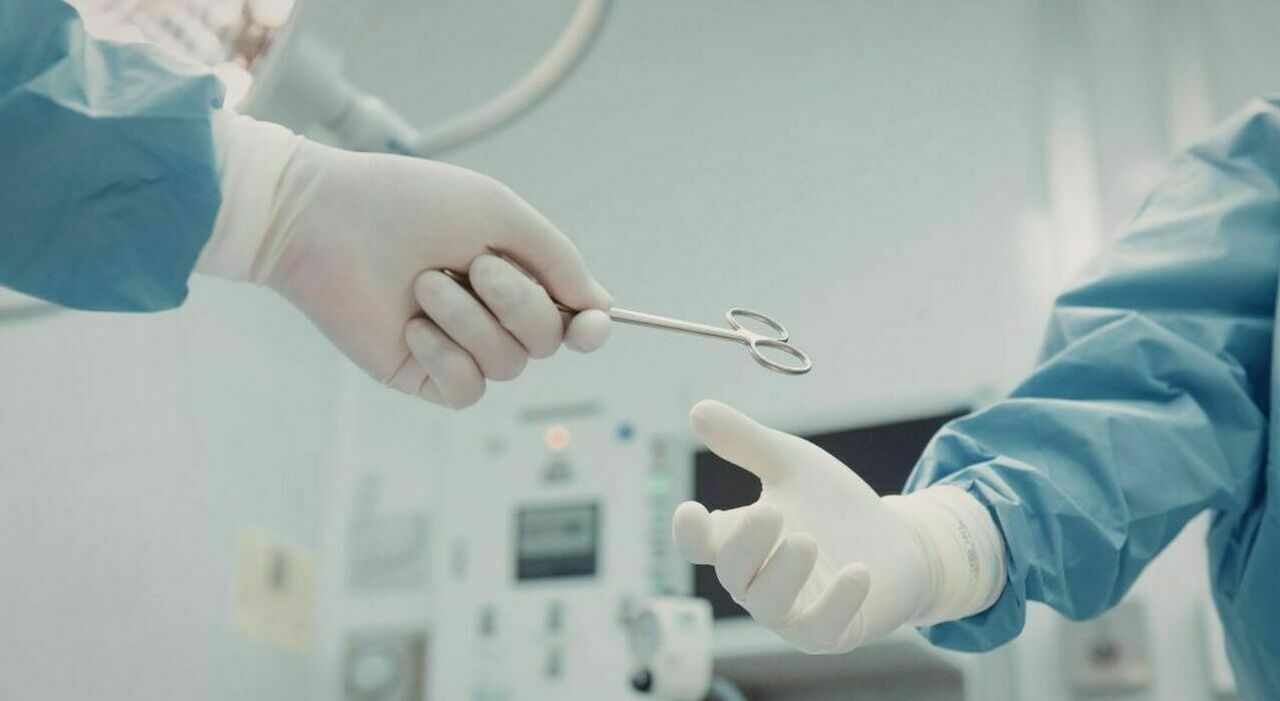 massimo ferro muore per un intervento di riduzione dello stomaco in albania il contatto col chirurgo via whatsapp e il giallo dell autopsia da Leggo.it massimo ferro muore per un intervento di riduzione dello stomaco in albania il contatto col chirurgo via whatsapp e il giallo dell autopsia