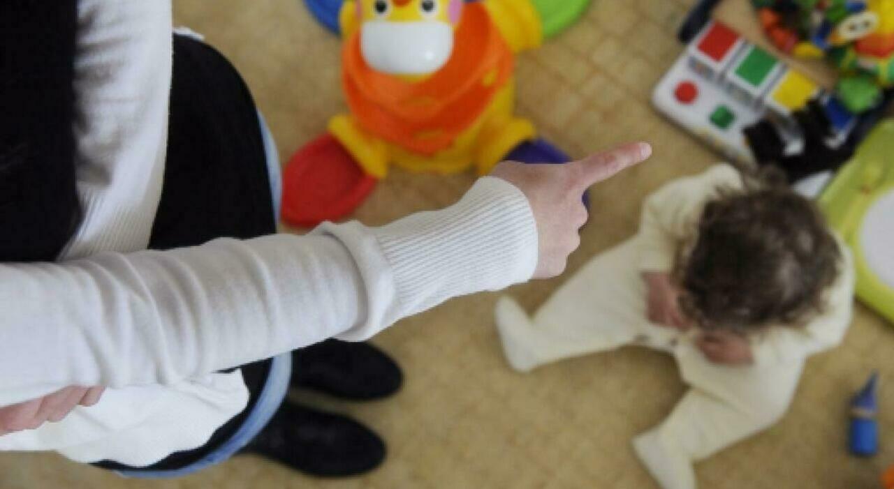 Bimbi legati, picchiati e chiusi nello sgabuzzino al buio: asilo nido sequestrato e 5 maestre sospese. L