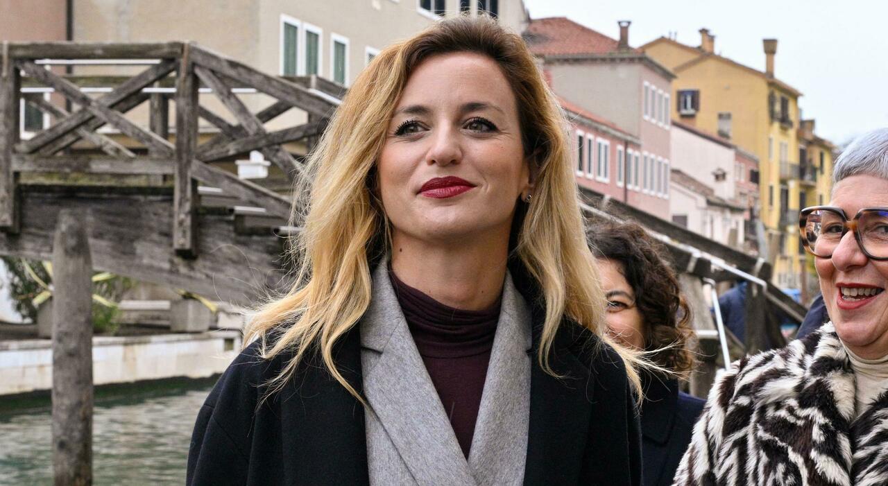 venezi al carcere della giudecca ecco il vero potere della musica e le detenute applaudono