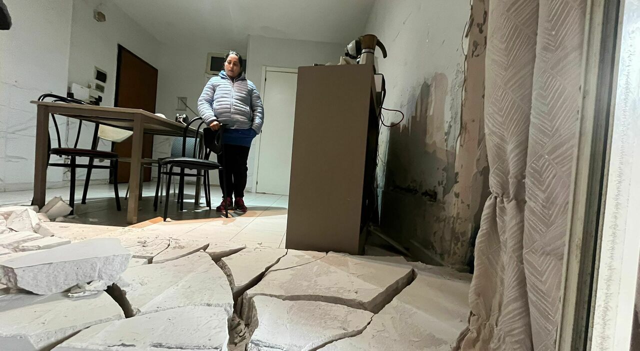 crolla una parte del solaio uomo ferito in casa video