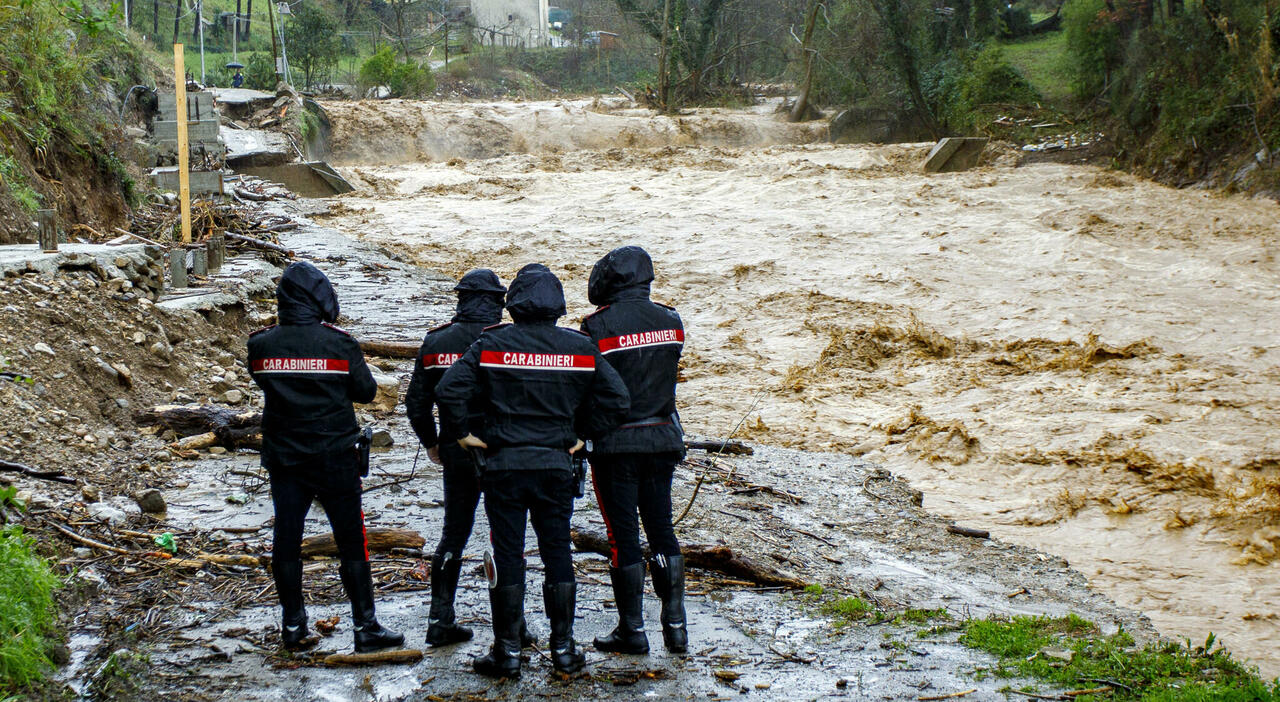 Meteo di San Valentino, la tempesta Oriana piomba sull?Italia: allerta arancione in 4 regioni, scuole chiuse e venti oltre 100 km/h