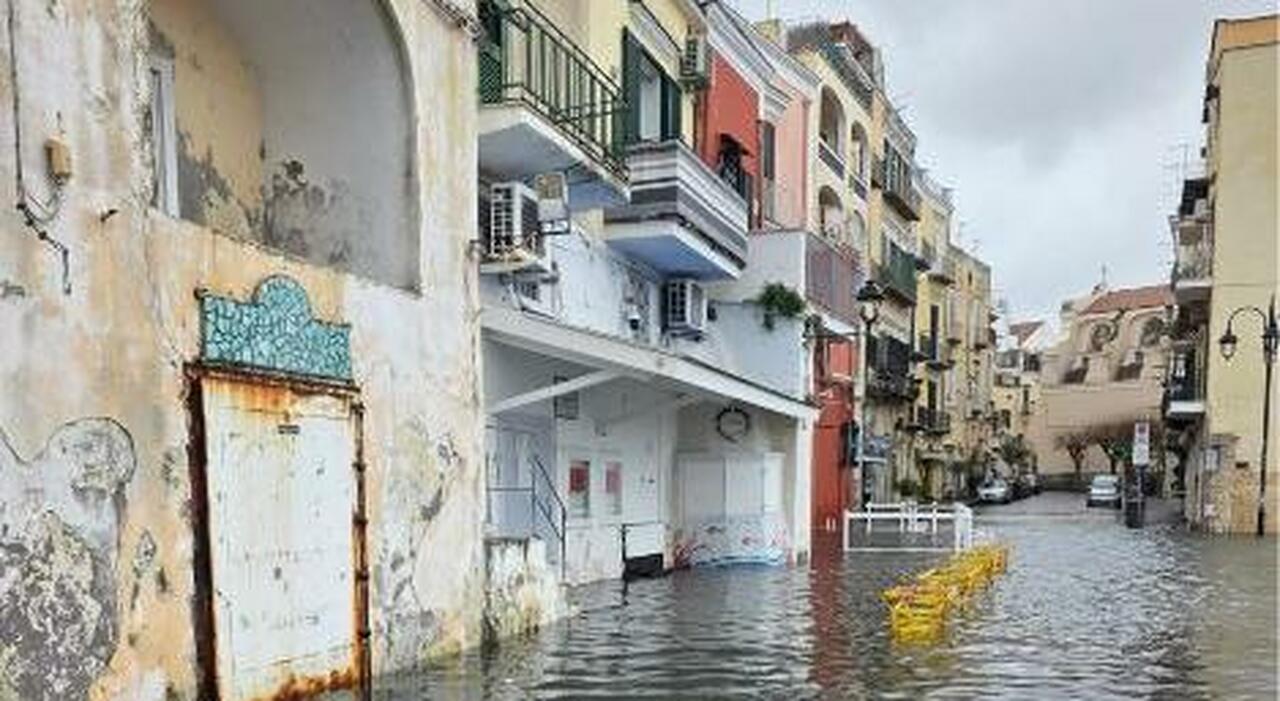 acqua alta nel golfo di napoli colpa di maree e bassa pressione lo studio della parthenope da Ilmattino.it acqua alta nel golfo di napoli colpa di maree e bassa pressione lo studio della parthenope