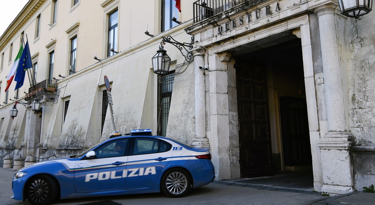 giura fedelt224 all isis studente minorenne arrestato per terrorismo da Ilmattino.it giura fedelt224 all isis studente minorenne arrestato per terrorismo