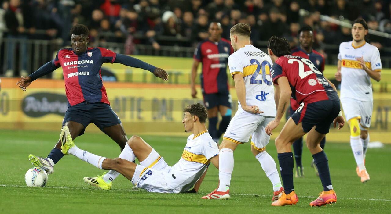 Cagliari Lecce diretta: Sottil al tiro, alto