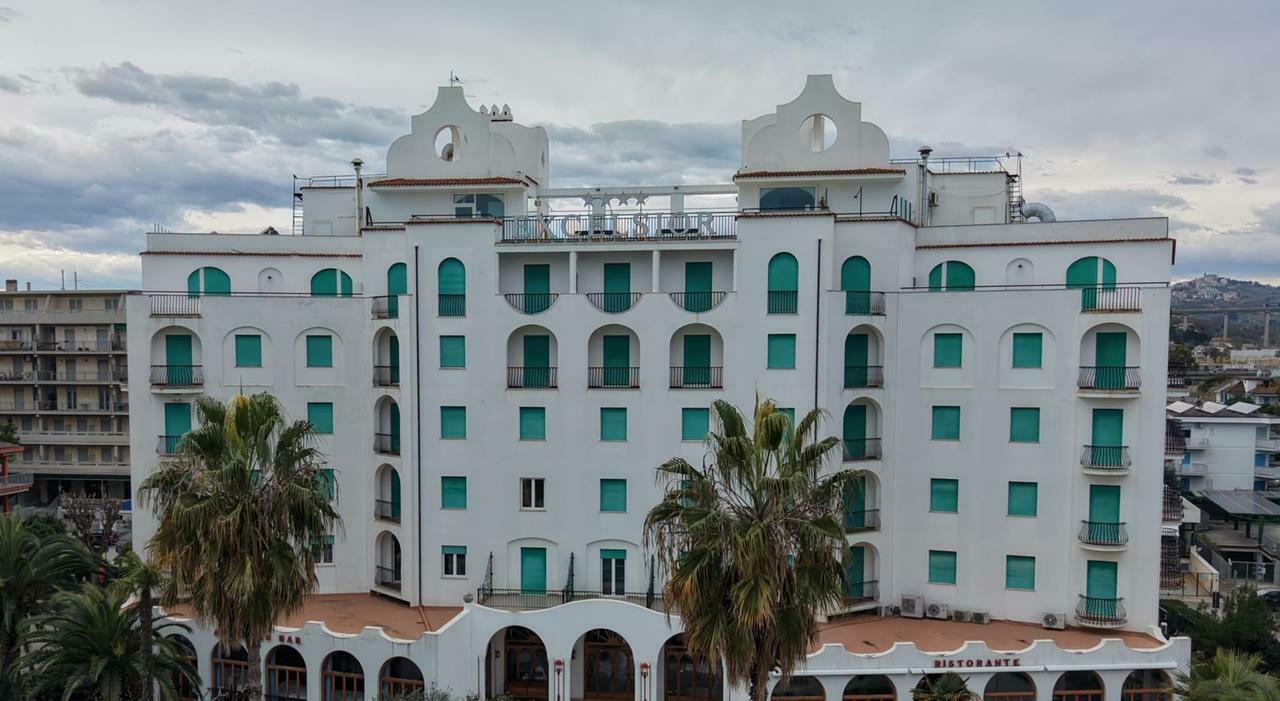 San Benedetto, l?iconico Grand Hotel Excelsior è in vendita. Gaetano Sorge, il proprietario: «Ci sono tante offerte» San Benedetto, l?iconico Grand Hotel Excelsior è in vendita. Gaetano Sorge, il proprietario: «Ci sono tante offerte»