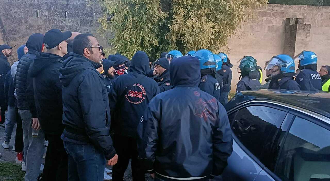 disordini dopo taranto acquaviva poliziotto buttato e terra e preso a calci arrestati due tifosi