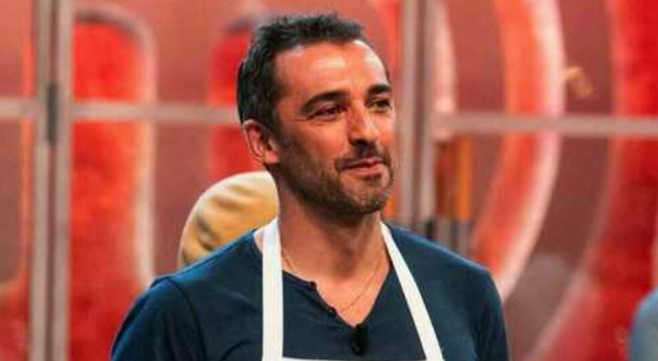 https://statics.cedscdn.it/photos/MED_HIGH/2026/02/19/9370338_19225323_masterchef_alessandro_segantini_eliminato_chi_e.jpg