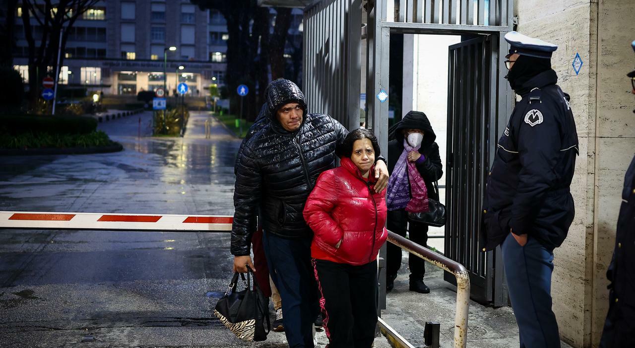 Trapianto fallito al Monaldi, Domenico resta in coma: «Basta con l?accanimento»