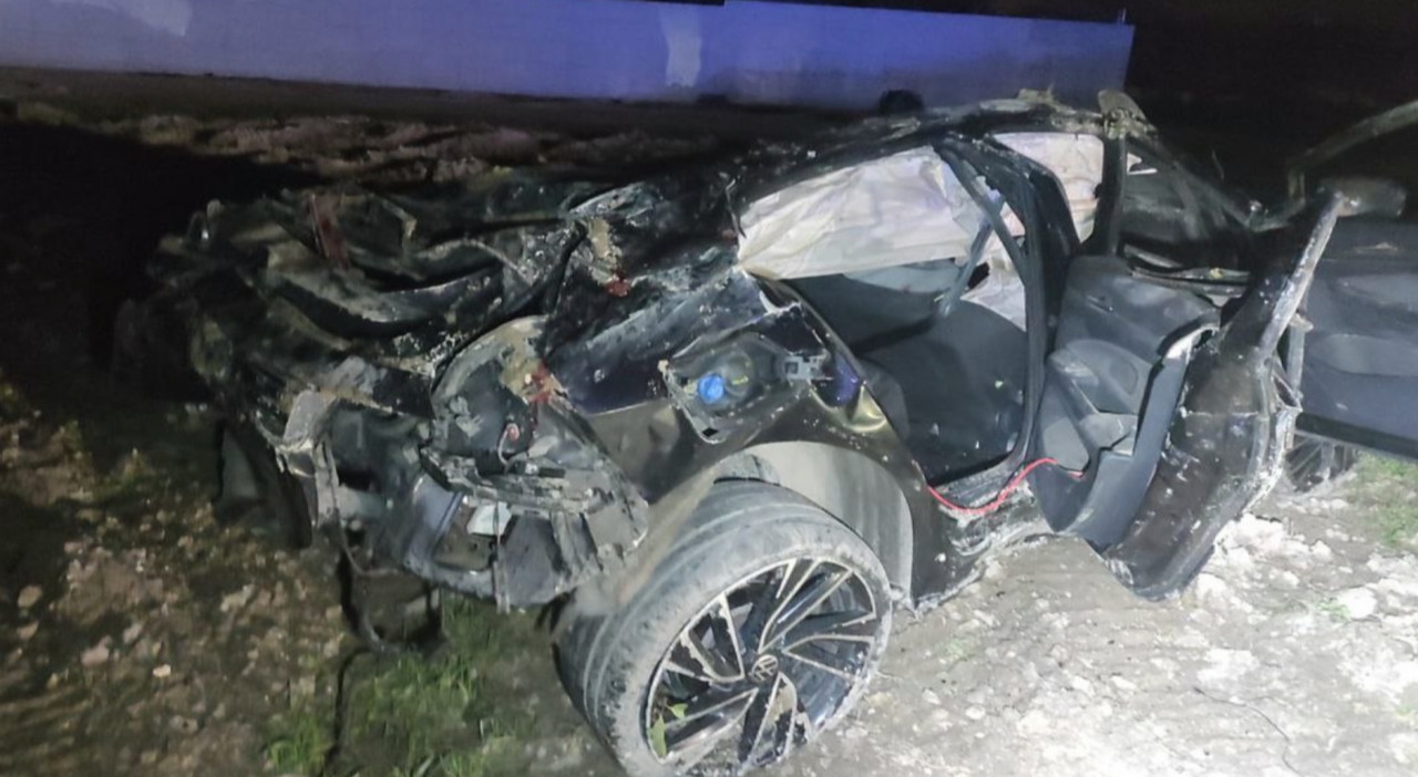 Tragico incidente sulla provinciale: morti due giovani, feriti gli amici Tragico incidente sulla provinciale: morti due giovani, feriti gli amici