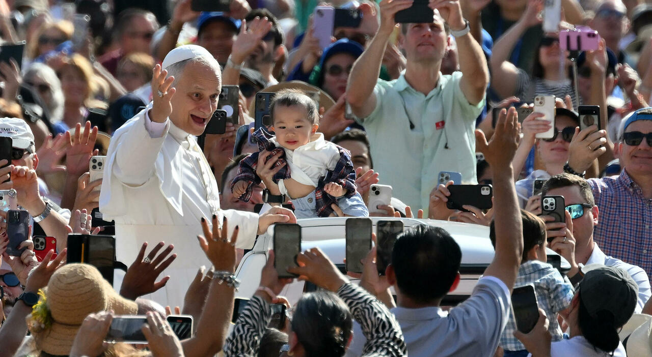 Don Mimmo Battaglia: «Grazie Papa Leone, la tua visita a Napoli messaggio di pace»