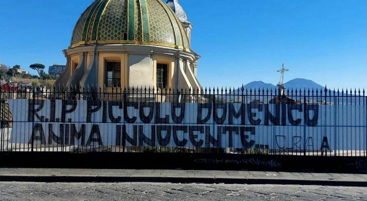 Napoli, gli ultras per Domenico Caliendo: «Anima innocente» Napoli, gli ultras per Domenico Caliendo: «Anima innocente»