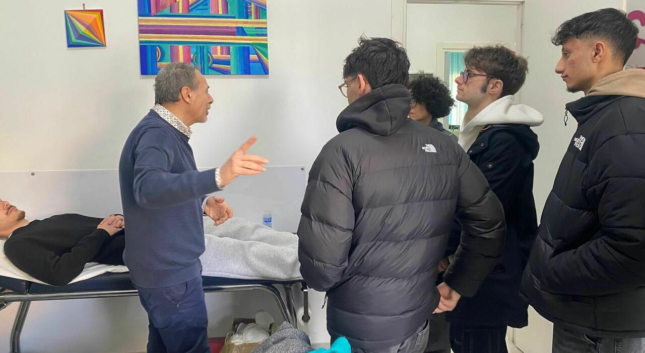 Napoli , studenti in visita negli studi dei medici di base : costruire una cittadinanza sanitaria più consapevole