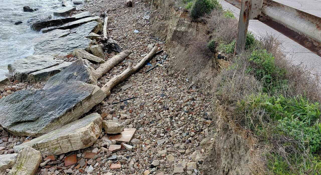 Erosione costiera, chiude il lungomare di Barletta