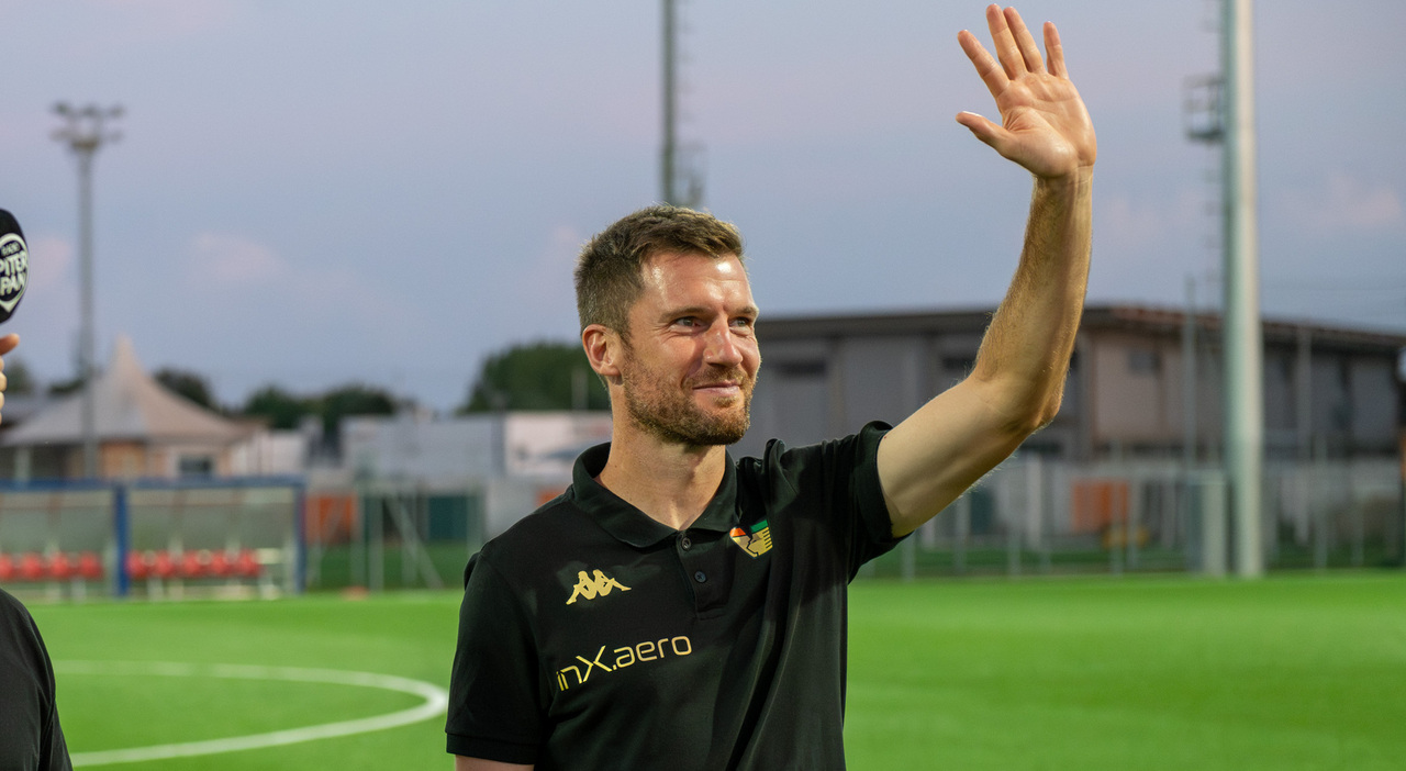 modolo truffato l  ex capitano del venezia vende il rolex a un levak  perde soldi e orologio