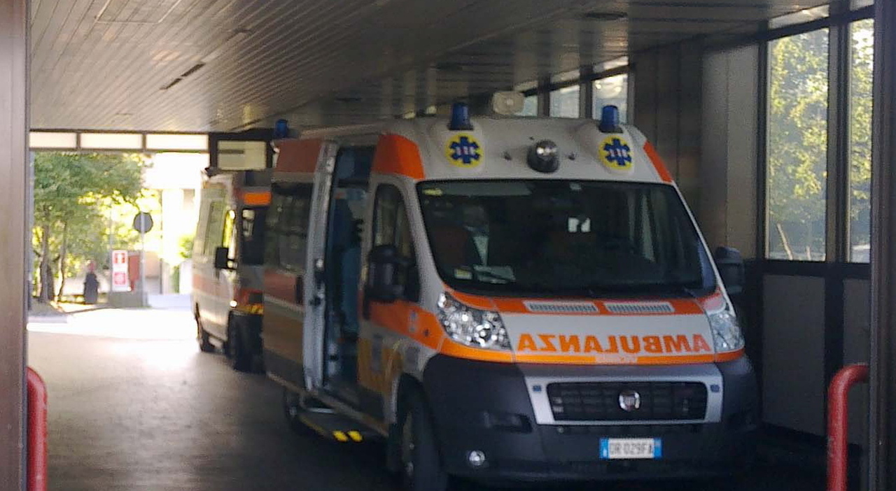 bambina di 8 anni cade e sbatte la testa in palestra durante la lezione di ginnastica  232 grave la crisi epilettica sotto gli occhi dei compagni di classe