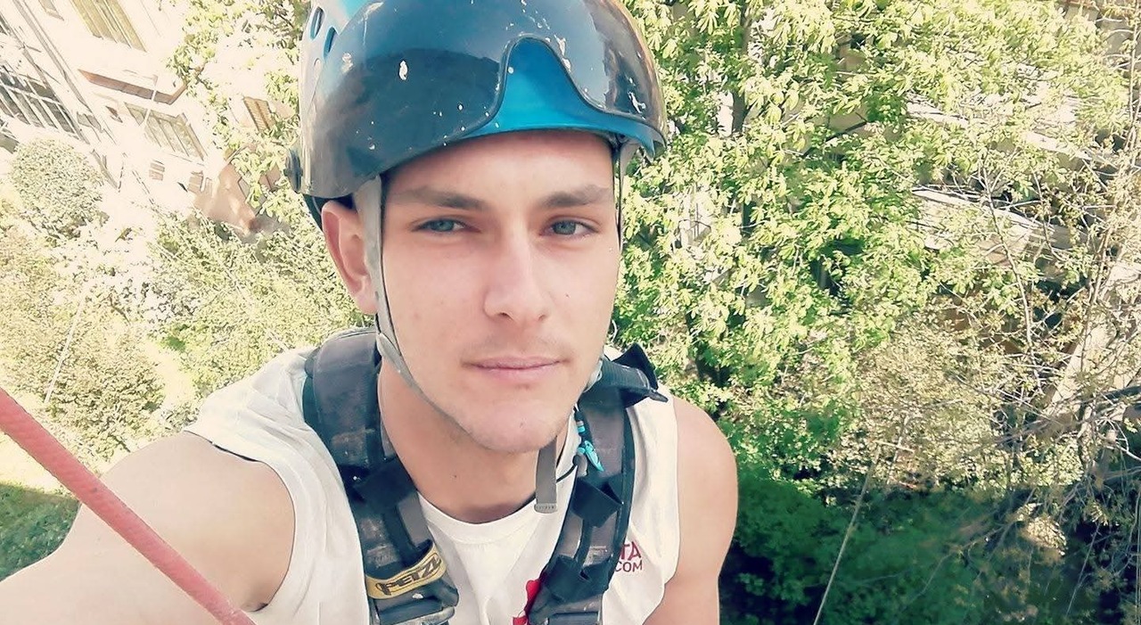 tommaso andreuzza precipita dall altezza di 20 metri nel cantiere navale fincantieri e muore a 27 anni